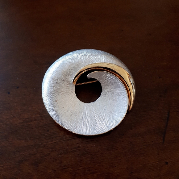 Vintage 2 Tone Mid Century Pin Brooch. - Picture 7 of 10